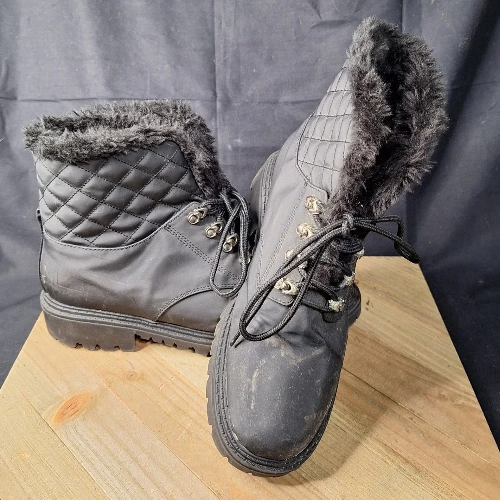 Khombu Black Quilted Faux Fur Lined Lace Up Winter Boots Lug Sole Womens size 10